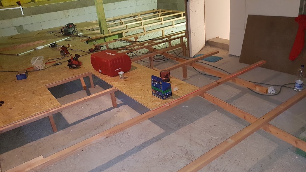 RD Těšany - foukaná izolace KNAUF Supafil Loft + výroba nové podlahy